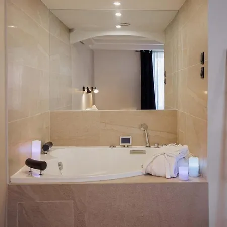 Bulle D'amour - Jacuzzi, 10mn Palais&plage, Centre *