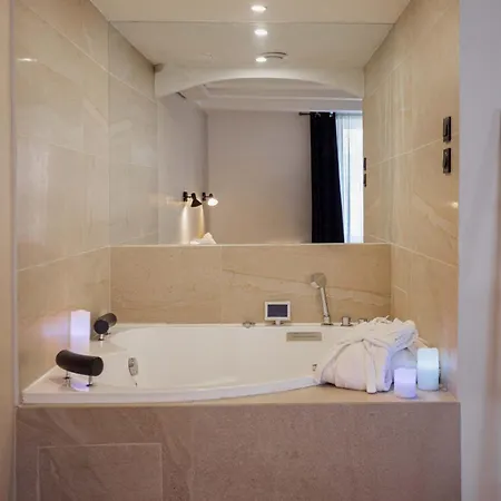 Bulle D'amour - Jacuzzi, 10mn Palais&plage, Centre